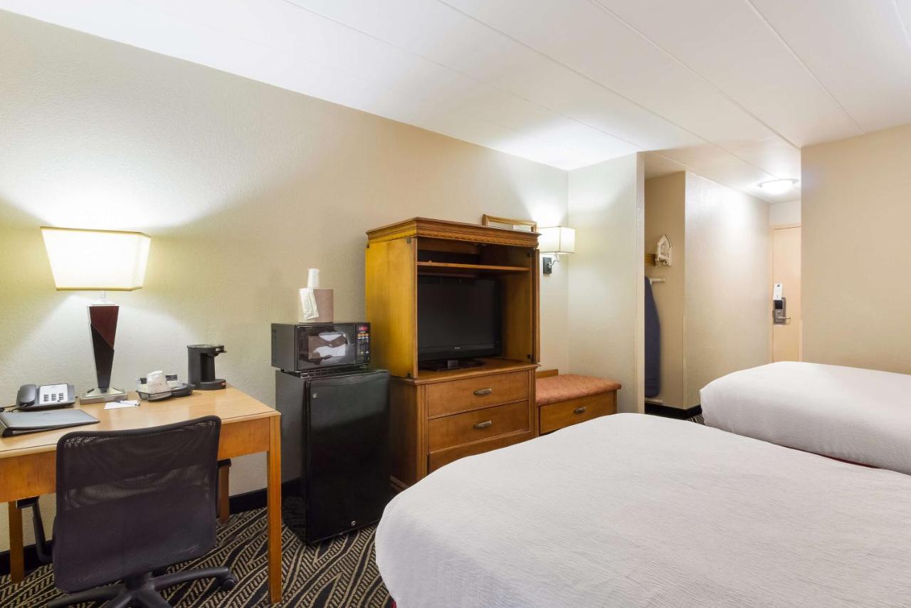 Best Western Braddock Inn La Vale Экстерьер фото